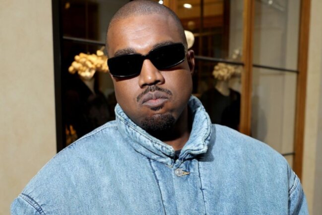 Kanye West entschuldigt sich bei Ex-Frau Kim Kardashian - Er scheint seine Taten zu bereuen: In den vergangenen Monaten beleidigte Kanye West seine Ex-Frau Kim Kardashian und ihren damaligen Freund Pete Davidson öffentlich im Netz. Nun entschuldigte er sich für seine Taten.