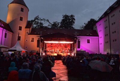 Karat vor über 500 Fans im Freiberger Schloss Freudenstein - Konzert mit Karat vor über 500 Fans im Schloßhof Schloß Freudenstein in Freiberg. Foto: Eckardt Mildner