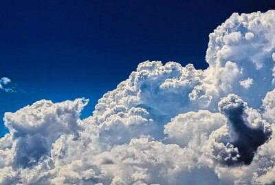 Kein Scherz: US-Regierung prüft Sonnenabdunkelung als Maßnahme gegen die Erderwärmung - Aufhellung und Produktion von Wolken: Durch "Marine Cloud Brightening" sollen Wolken über den Ozeanen aufgehellt werden, indem beispielsweise Meerwasser-Tröpfchen in den Himmel gesprüht werden.  Foto: Pixabay