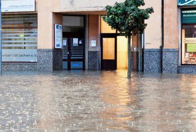 Keller in Aue steht regelmäßig unter Wasser: Rechtsstreit seit 2007 - Bei plötzlichem heftigen Regen, läuft das Wasser von oben in die Gebäude. Foto: Daniel Unger/Archiv