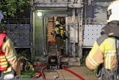 Kellerbox brannte in Mehrfamilienhaus - Brand in Mehrfamilienhaus in Dresden. Foto: Roland Halkasch