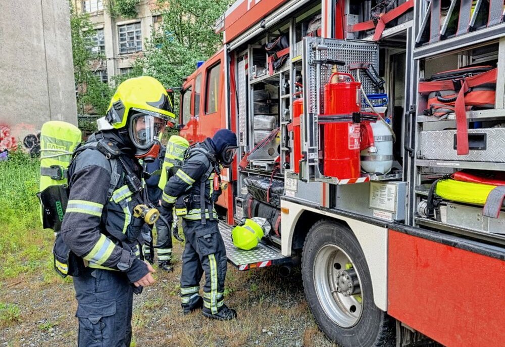 Kellerbrand in Chemnitz führt zu Feuerwehreinsatz - Feuerwehreinsatz in Chemnitz. Foto: Harry Härtel