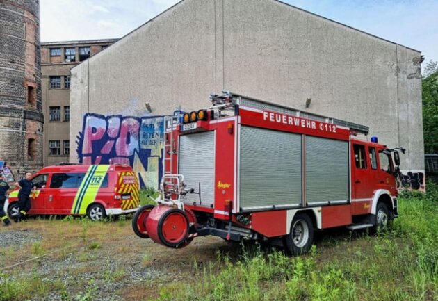 Kellerbrand in Chemnitz führt zu Feuerwehreinsatz - Feuerwehreinsatz in Chemnitz. Foto: Harry Härtel