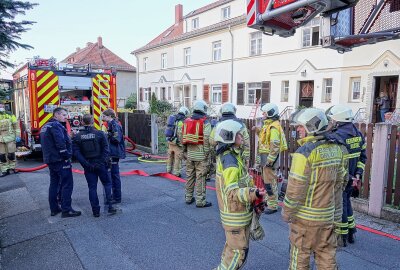 Kellerbrand in Dresden: Bewohnerin schwer verletzt im Krankenhaus - Die Frau wurde mit einer Rauchgasvergiftung im Krankenhaus eingeliefert. Foto: Roland Halkasch