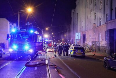 Kellerbrand in Dresden: Kind im Krankenhaus - In Dresden kam es zu einem Kellerbrand. Foto: Roland Halkasch
