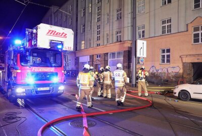 Kellerbrand in Dresden: Kind im Krankenhaus - In Dresden kam es zu einem Kellerbrand. Foto: Roland Halkasch