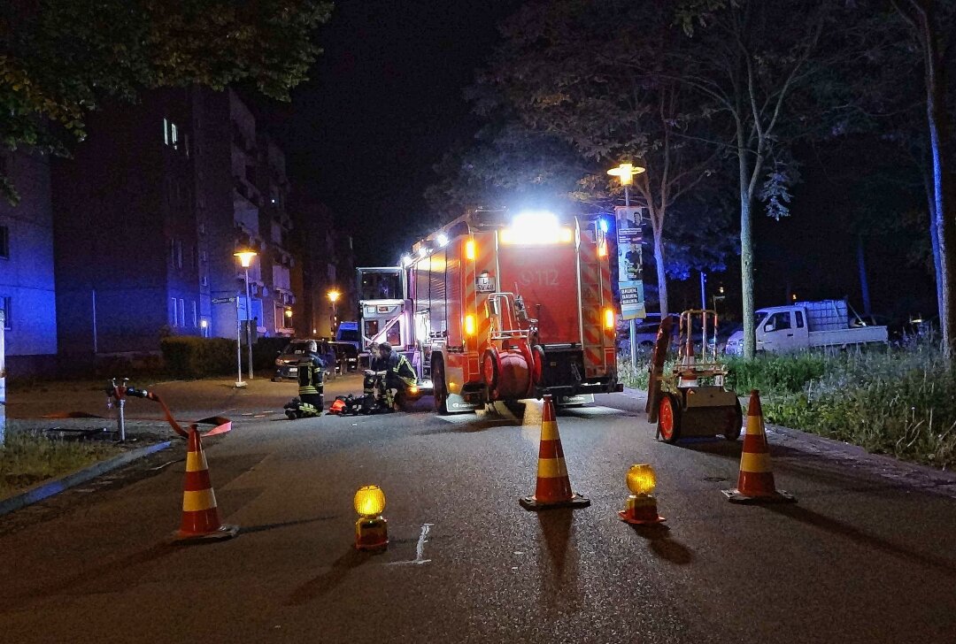 Kellerbrand in Leipzig: Zwei Verletzte - In der Nacht von Donnerstag auf Freitag wurden Feuerwehr und Polizei in die Lukasstraße gerufen, da es in einem Mehrfamilienhaus brannte. Foto: xcitepress/XCitePress