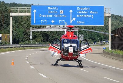 Kilometerlanger Stau auf der A4: Rettungshubschrauber im Einsatz - Der Notarzt wurde mit dem Rettungshubschrauber zur Unfallstelle geflogen. Foto: Roland Halkasch