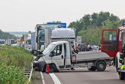 Kilometerlanger Stau: Unfall auf der A4 bei Glauchau - Auf der A4 kam es zu einem Crash mit drei PKW. Foto: Andreas Kretschel
