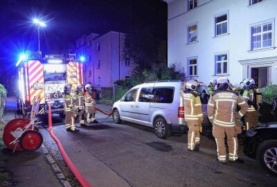 Kind wird bei Brand in Dresdner Mehrfamilienhaus verletzt - Am Samstagabend kam es in Dresden an der Wolkensteiner Straße zu einem Wohnungsbrand. Foto: Roland Halkasch