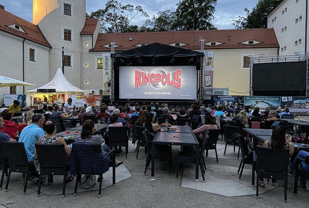 Kinopolis im Hof von Schloss Freudenstein - Spannende Filme erwarten die Freiberger im Juli und August.Foto: Archiv KINOPOLIS