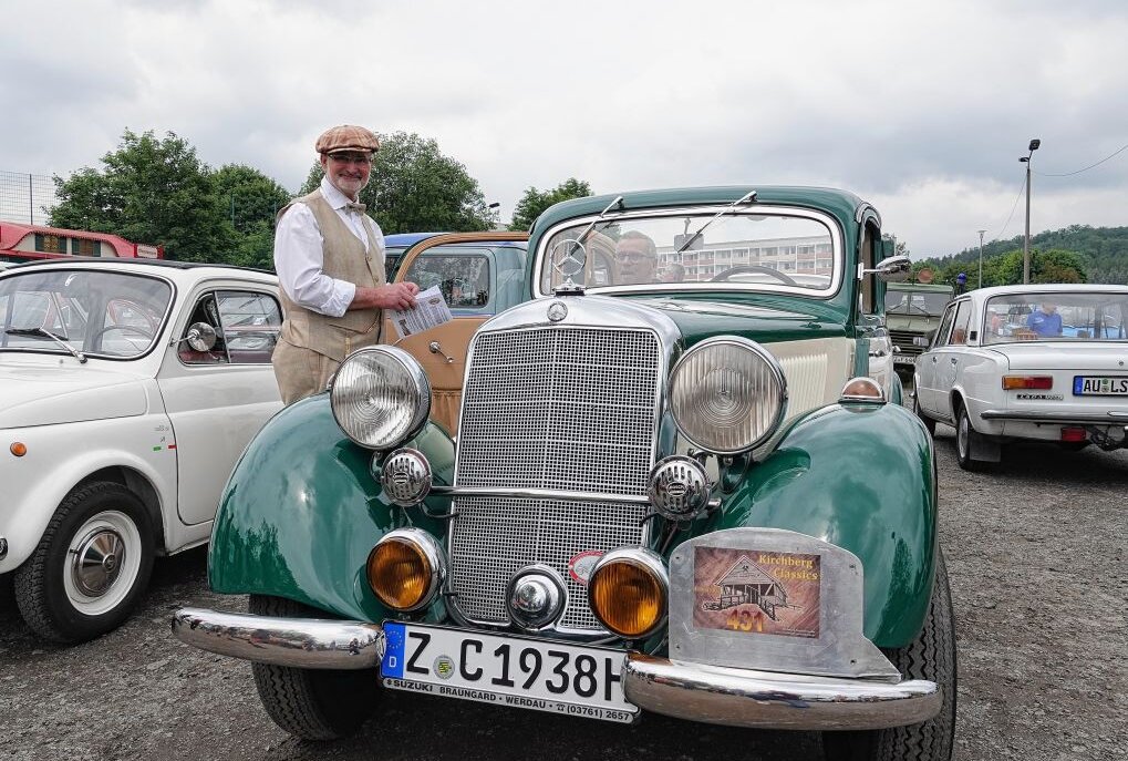 Christian Braungard aus Werdau mit Mercedes 170V Kabrio Baujahr 1938. Foto: Mario Dudacy/pixnetmedia