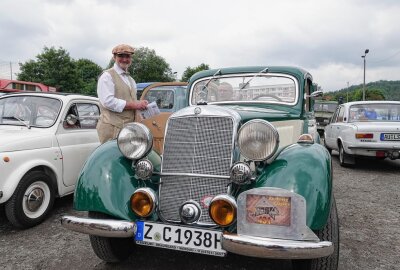 Kirchberg Classics sorgen für Staunen - Christian Braungard aus Werdau mit Mercedes 170V Kabrio Baujahr 1938. Foto: Mario Dudacy/pixnetmedia