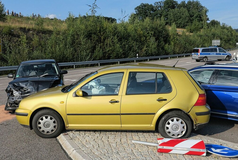 Kirchberg: Drei Verletzte nach Unfall mit drei Fahrzeugen - Unfall mit drei Fahrzeugen in Kirchberg. Foto: Niko Mutschmann