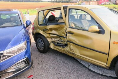 Kirchberg: Drei Verletzte nach Unfall mit drei Fahrzeugen - Unfall mit drei Fahrzeugen in Kirchberg. Foto: Niko Mutschmann