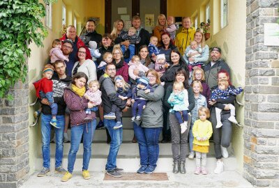 Kita macht Gelenau seit 30 Jahren kunterbunt - Auch die Begrüßung der 2022 geborenen Gelenauer Babys wurde vor Ort vorgenommen. Foto: Andreas Bauer