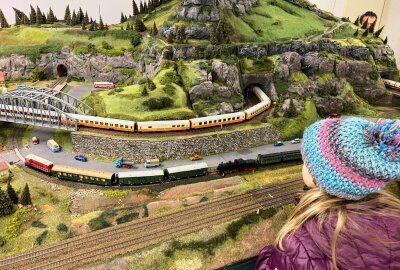 Kleine Bahnen ganz groß: Eisenbahnromantik in Limbach-Oberfrohna - In der Turmpassage ist derzeit eine Modellbahnausstellung zu sehen. Foto: Steffi Hofmann