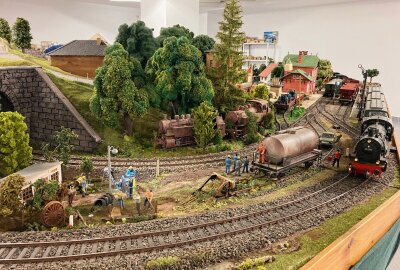 Kleine Bahnen ganz groß: Eisenbahnromantik in Limbach-Oberfrohna - In der Turmpassage ist derzeit eine Modellbahnausstellung zu sehen. Foto: Steffi Hofmann