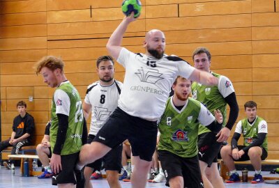 Kleiner Handball-Verein aus Borstendorf will es der großen Konkurrenz zeigen - Erfolgreichster Rotation-Werfer war diesmal Antonio Ottico, der fünfmal traf. Foto: Andreas Bauer