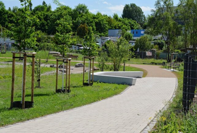Der neue Park in der Rietzschke-Aue im Osten der Messestadt. Foto: Anke Brod