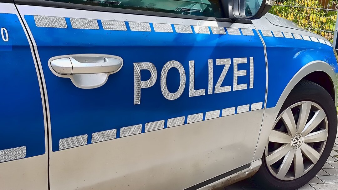 Klingenthal: Junge Frau in Unfall verwickelt - Die Fahrerin kommt von der Strecke ab 