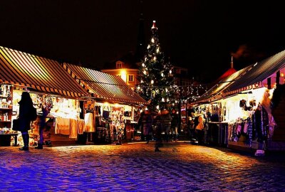Klingenthal sagt diesjährigen Weihnachtsmarkt ab - Weihnachtsmarkt Plauen. Symbolbild. Foto: unsplash