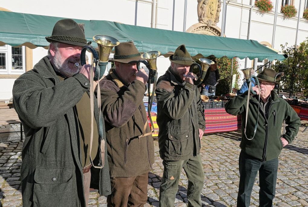 Im Rahmen des Wappenfestes waren auch die Jagdhornbläser zu hören. Foto: Ralf Wendland