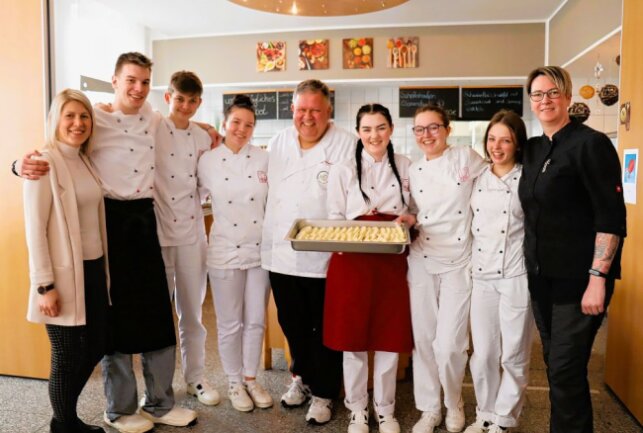 Kochen aus Leidenschaft: Deutsch-tschechische Freundschaft - Ein perfektes Team mit Spaß am Kochen. Foto: Ilka Ruck