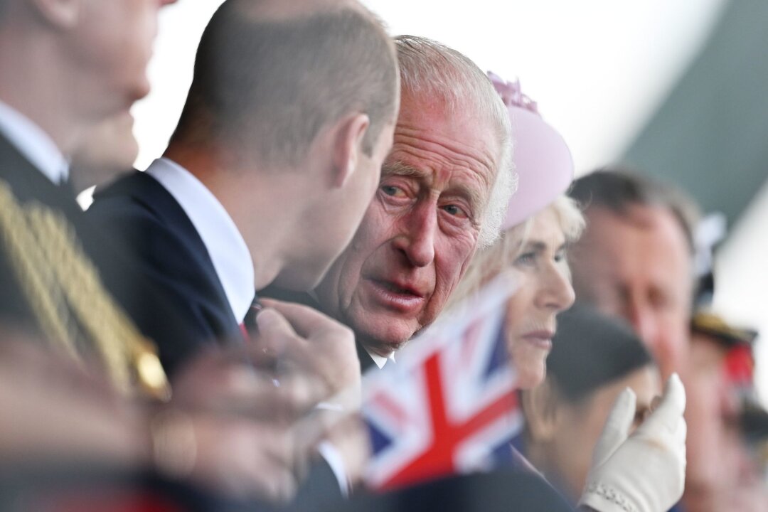 König Charles zum D-Day: Stehen für immer in ihrer Schuld - William (l-r), Prinz von Wales, und König Charles III. von Großbritannien nehmen bei der nationalen Gedenkveranstaltung des Vereinigten Königreichs zum 80. Jahrestag des D-Day teil.