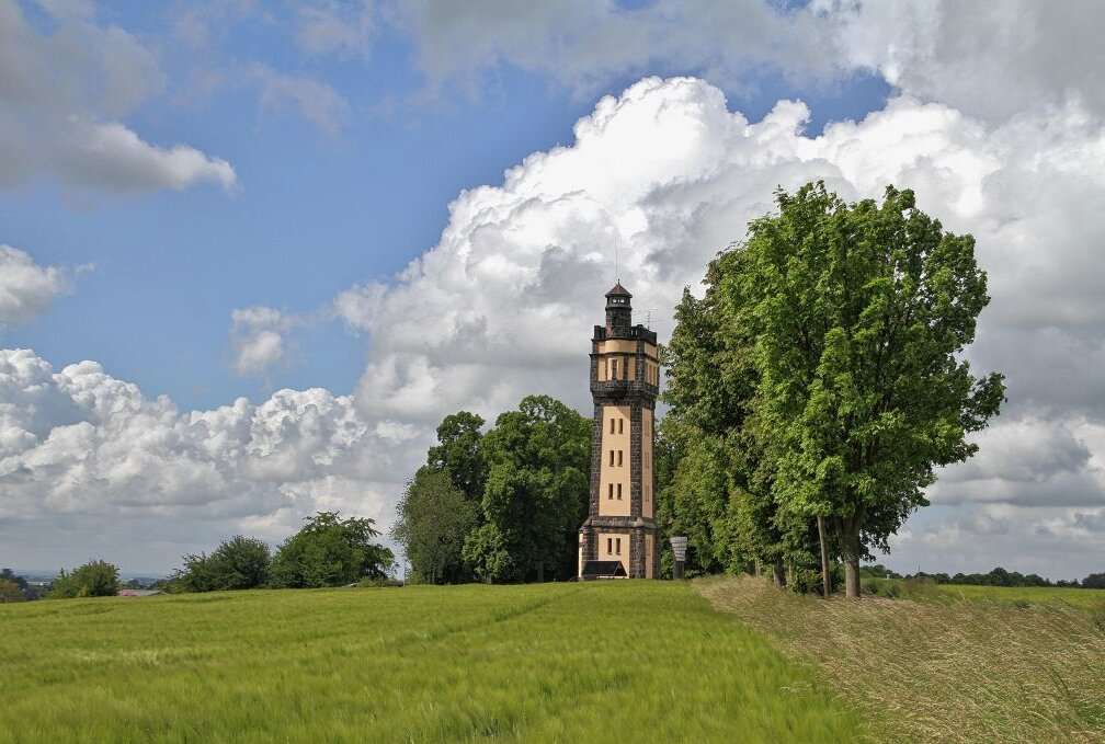 König-Friedrich-August Turm: Nässe stellt großes Problem dar - Der Aussichtsturm ist weithin sichtbar und das Wahrzeichen der Stadt Geringswalde. Foto: Andrea Funke