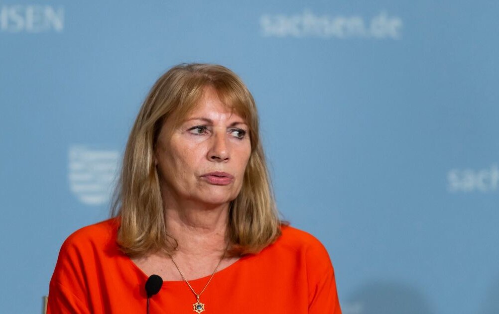 Petra Köpping: Petra Köpping (SPD), Gesundheitsministerin in Sachsen, vor der Presse.