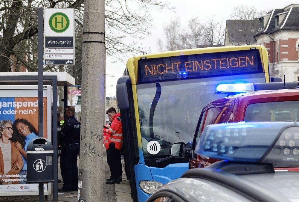 Körperverletzung: Fahrscheinkontrolle in Chemnitzer Bus eskaliert - Körperverletzung in Chemnitzer Bus. Foto: Jan Haertel/ ChemPic