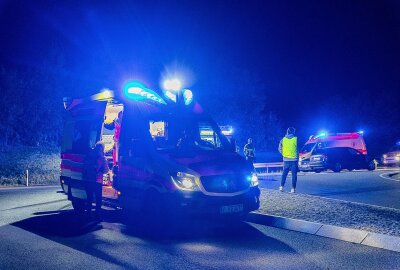 Kollision an Unfallschwerpunkt im Vogtland: Zwei Verletzte und hoher Sachschaden - Die 20-jährige Audi-Fahrerin und der Peugeot-Fahrer erlitten Verletzungen. Foto: David Rötzschke