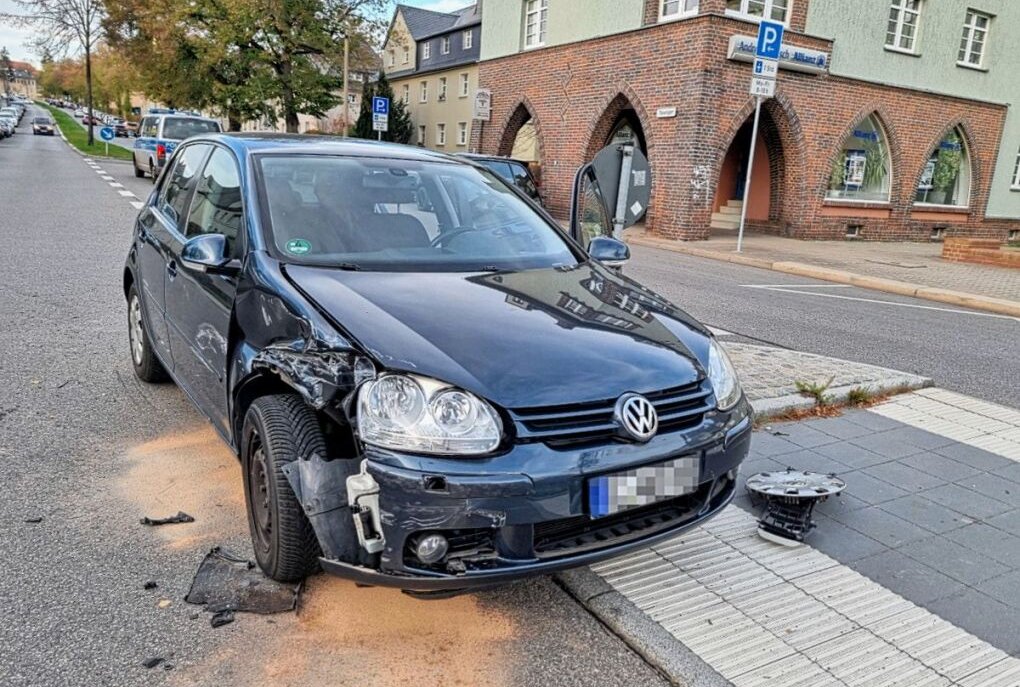 Kollision zweier PKW: Ein Verletzter - lAm Dienstag ereignete sich gegen 15.00 Uhr in Chemnitz, ein Verkehrsunfall zwischen zwei PKW. Foto: Harry Haertel