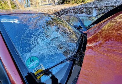Kontrolle über Fahrzeug verloren: Unfall auf Chemnitzer Parkplatz - Heute Morgen ereignete sich auf einem Edeka-Parkplatz ein Unfall. Foto: Harry Härtel