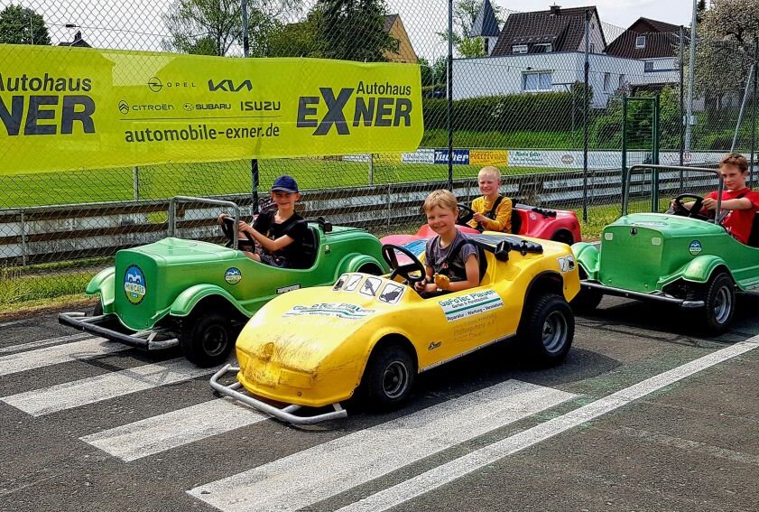 Kostenfreie Angebote am Kiwanis-Kindertag in Plauen - Tipp für alle Veranstalter: Die Minicars der Freizeitanlage kommen auch gerne zu Festen in der Region.Foto: Karsten Repert