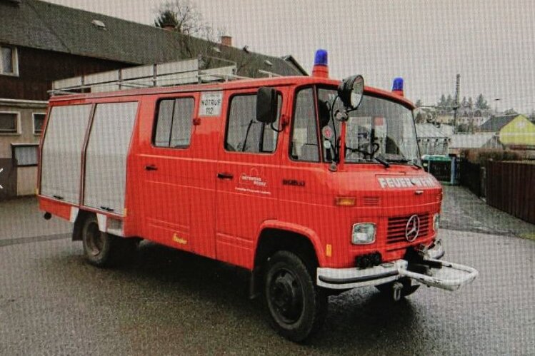 Krass: Feuerwehrfahrzeug aus dem Vogtland wird online versteigert - Das betagte Löschfahrzeug der FFw Rodau. Screenshot: ebay Kleinanzeigen/Simone Zeh