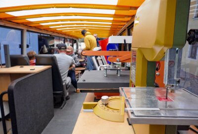 Kreative Technologie auf Tour: Fabmobil macht in Augustusburg Station - Auch klassische Werkzeuge gibt es im Bus - sie werden aber eher selten genutzt. Foto: Andreas Bauer