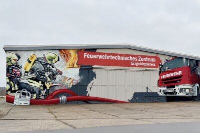 Kreisfeuerwehrverband im Erzgebirge startet Crowdfunding-Kampagne - Der Krreisfeuerwehrverband Erzgebirge hat ein neues Projekt gestartet in Form kreativer Mitgliederwerbung - Busse sollen Werbung machen fürs Ehrenamt Feuerwehr.