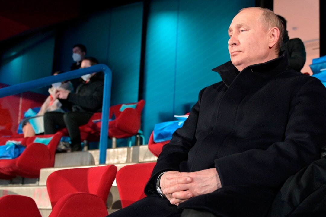 Kreml sieht Waffenruhe zu Olympischen Spielen kritisch - Wladimir Putin verfolgt die Eröffnungsfeier der Olympischen Winterspiele in Peking 2022.