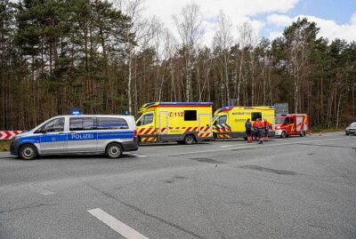 Kreuzungscrash fordert fünf Verletzte - Auf der B156 kam es zu einem Unfall. Foto: LausitzNews.de / Ricardo Herzog