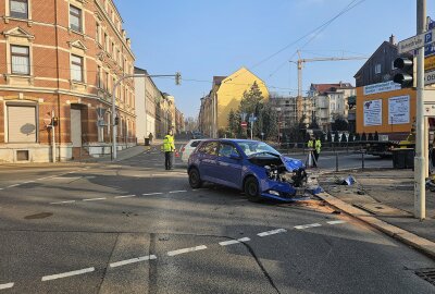 Kreuzungscrash in Zwickau: Zwei Verletzte - In Zwickau kam es zu einem Kreuzungscrash. Foto: Mike Müller