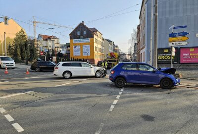 Kreuzungscrash in Zwickau: Zwei Verletzte - In Zwickau kam es zu einem Kreuzungscrash. Foto: Mike Müller