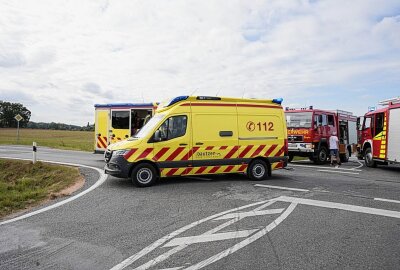 Kreuzungscrash mit zwei Schwerverletzte - Am Freitagmittag kam es auf der S106 bei Camina zu einem schweren Unfall. Foto: LausitzNews.de/ Jens Kaczmarek