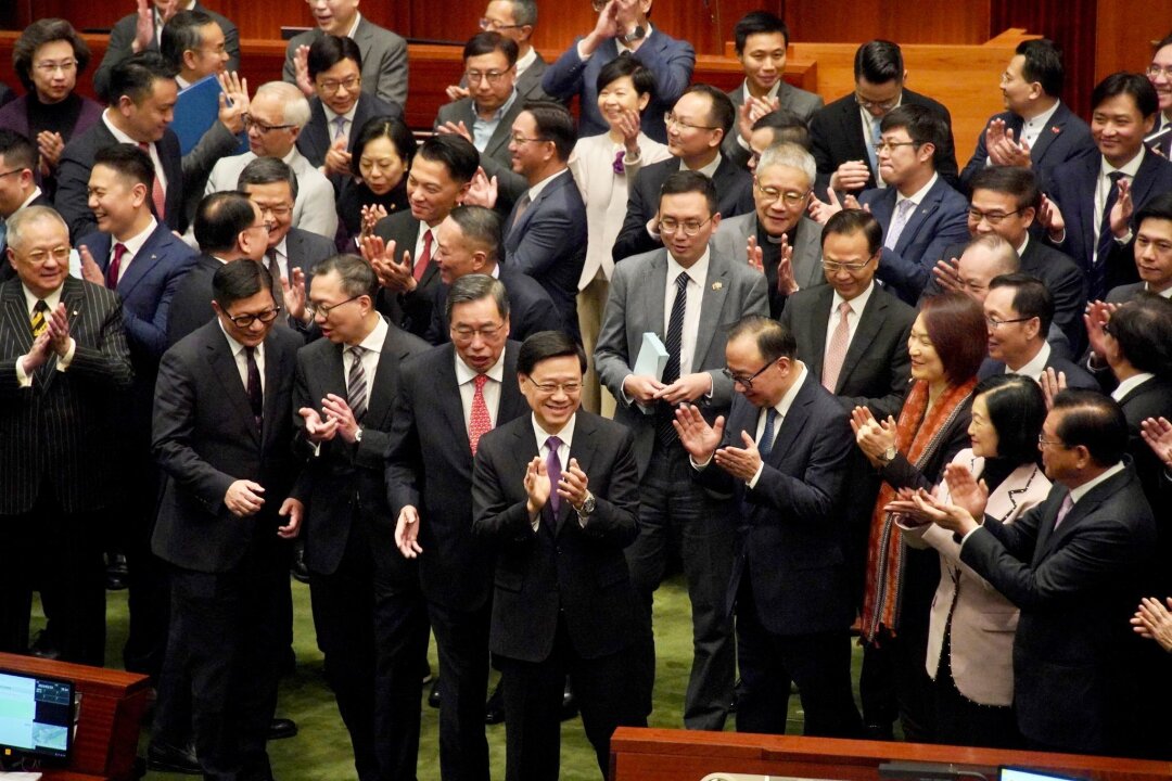 Kritik an Sicherheitsgesetz für Hongkong - Hongkongs Legislativrat hat das umstrittene Sicherheitsgesetz für die chinesische Sonderverwaltungsregion einstimmig verabschiedet.