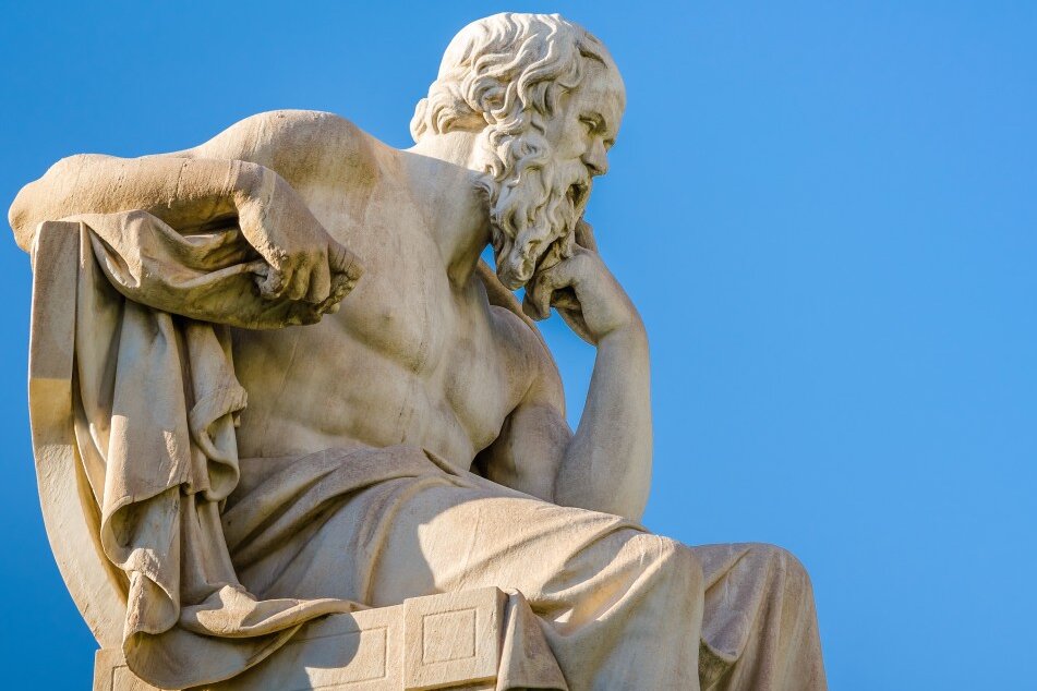 Kritisches Auseinandersetzen: Die "drei Siebe" des Sokrates - Symbolbild Sokrates.