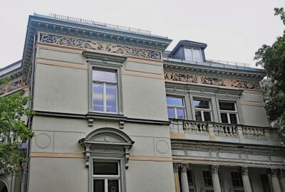 Krügelstein-Villa in Werdau wird wieder zur Baustelle - An drei Fassaden der Krügelstein-Villa ist das historische Sgraffito-Fries wieder hergestellt. Foto: Th. Michel