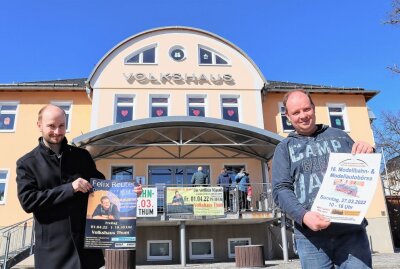 Kulturerwachen: Volkshaus Thum startet wieder - Thomas Mauersberger und René Dippmann (v.l.) freuen sich auf den Neustart. Foto: Ilka Ruck