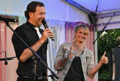 Kulturpicknick "Juhuli" feierte Premiere in Oelsnitz - Alexander Fuchs (li.) und Heike Böhm freuen sich über die positive Resonanz. Foto: Ralf Wendland