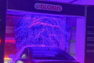 Kunden der neuen Globus-Waschstraße spenden 3.687 Euro - Bildimpressionen von der Eröffnung und der Scheckübergabe. Foto: Pressebüro Repert